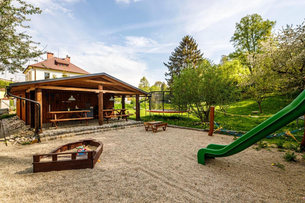 Penzion, Restaurant Gloria Chrastava ภายนอก รูปภาพ